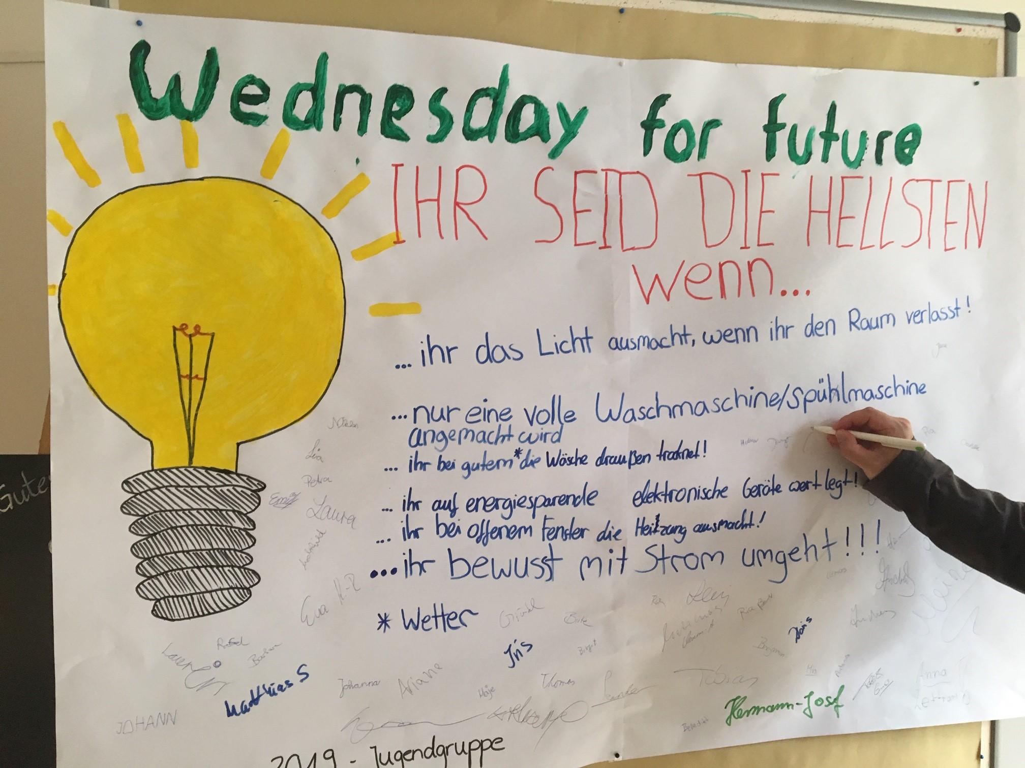 Plakat der Jugendgruppe in der Karwoche, die alle tage à la Fridays for Future gestalten: gestern war Wednesday for future
